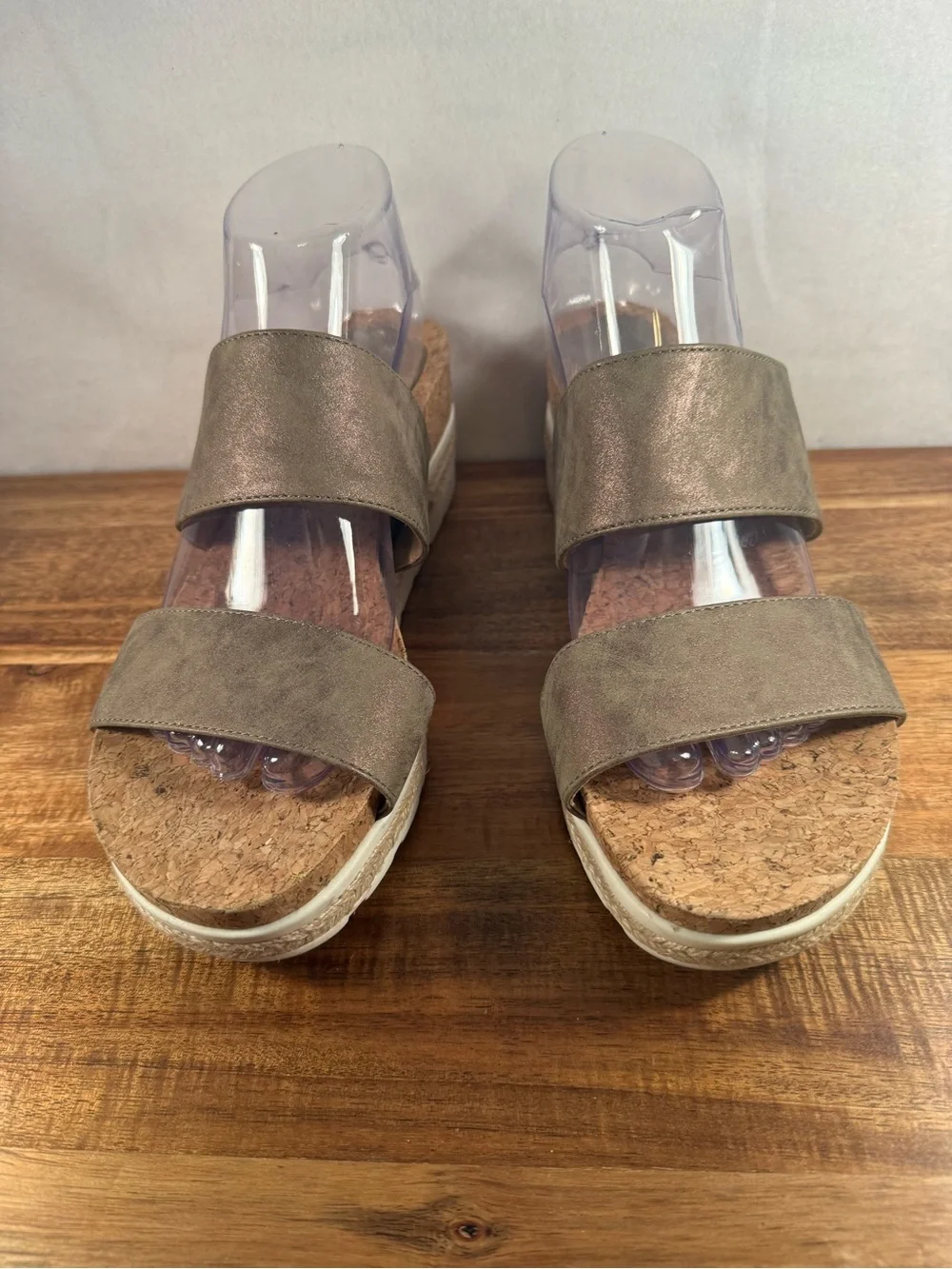 Adrienne Vittadini Wedge Sandals in Shimmery Tan Size 9.5